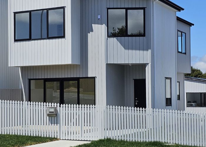 For sale 37E West Harbour Drive, West Harbour, Waitakere City