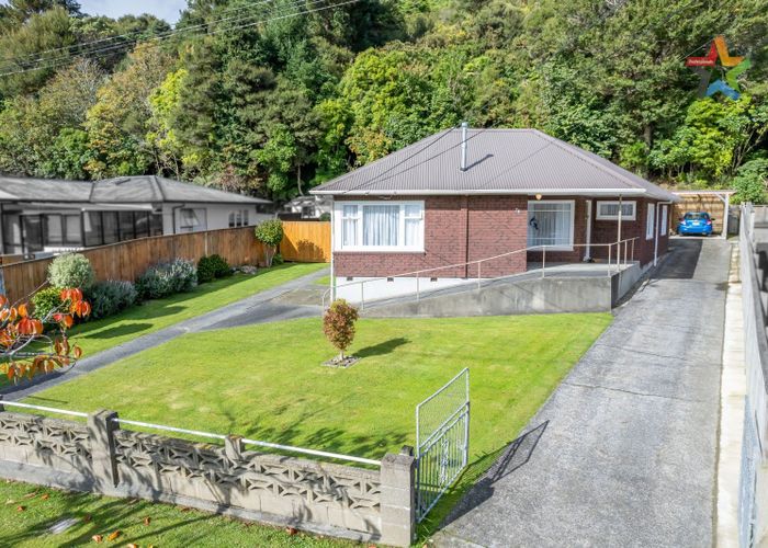 Free property data for 74 Hine Road, Wainuiomata, Lower Hutt homes.co.nz