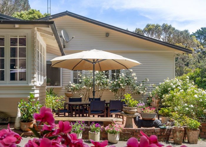 Free property data for 1234 Paekakariki Hill Road, Porirua homes.co.nz