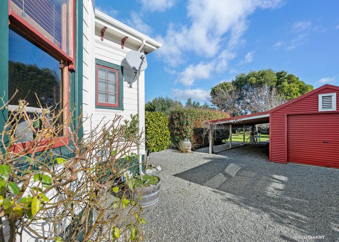 Free property data for 18 Daniel Street, Martinborough homes.co.nz