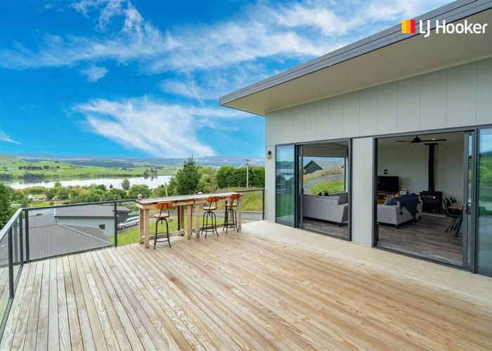 Free property data for 38 Nore Street, Waihola homes.co.nz