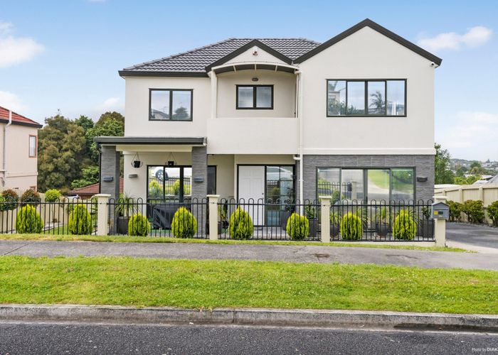 For sale 11 Chieftain Rise, Goodwood Heights, Manukau City, Auckland