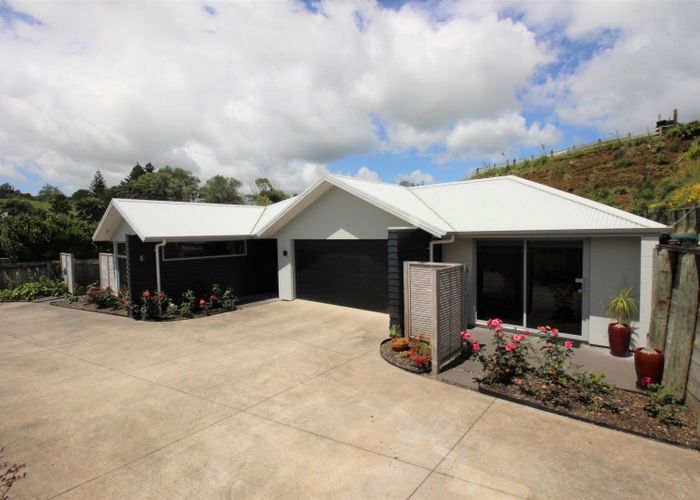 For sale 17A Heta Road, Highlands Park, New Plymouth, Taranaki