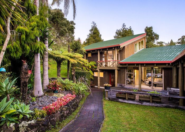 For sale 262A Beach Road, Campbells Bay, North Shore City, Auckland