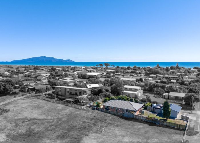 For sale 13 Brendan Drive, Te Horo, Kapiti Coast, Wellington homes