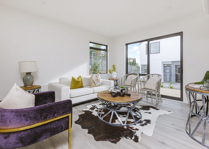 For sale 15 Matterhorn Crescent, Northpark, Manukau City, Auckland