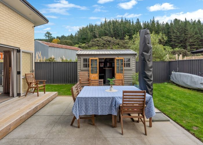 Free property data for 19 Somerby Mews, Silverstream, Upper Hutt