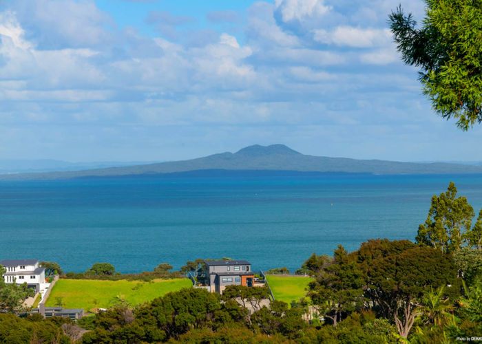 Free property data for 102 Wade River Road, Stanmore Bay, Whangaparaoa