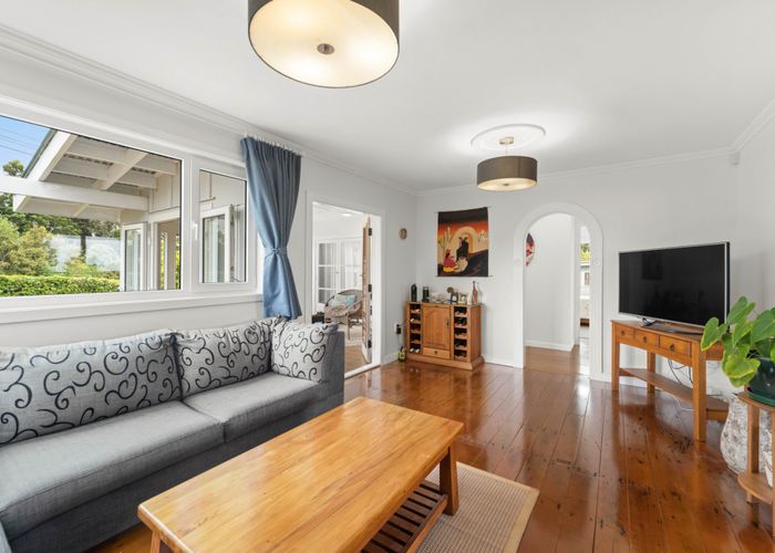 For sale 76 Victory Road, Laingholm, Waitakere City, Auckland homes