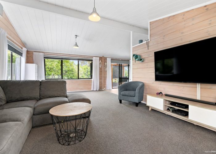 For sale 1389 Whangaparaoa Road, Army Bay, Rodney, Auckland homes.co.nz