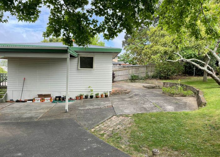 For rent 550 Beach Road, Rothesay Bay, North Shore City, Auckland