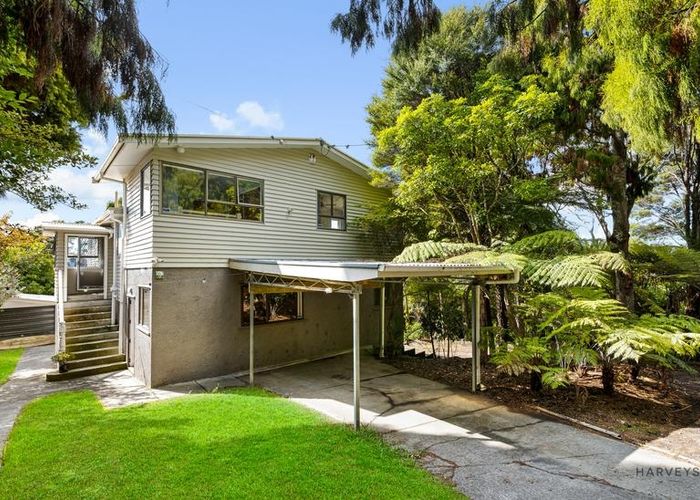 Free property data for 8 Walker Road, Henderson Valley, Auckland