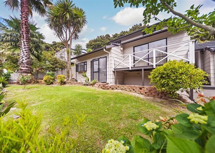 Free property data for 17 Eugenia Rise, Totara Heights, Auckland