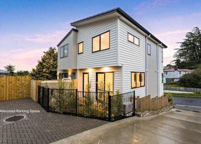 For sale 16E Sheridan Drive, New Lynn, Waitakere City, Auckland