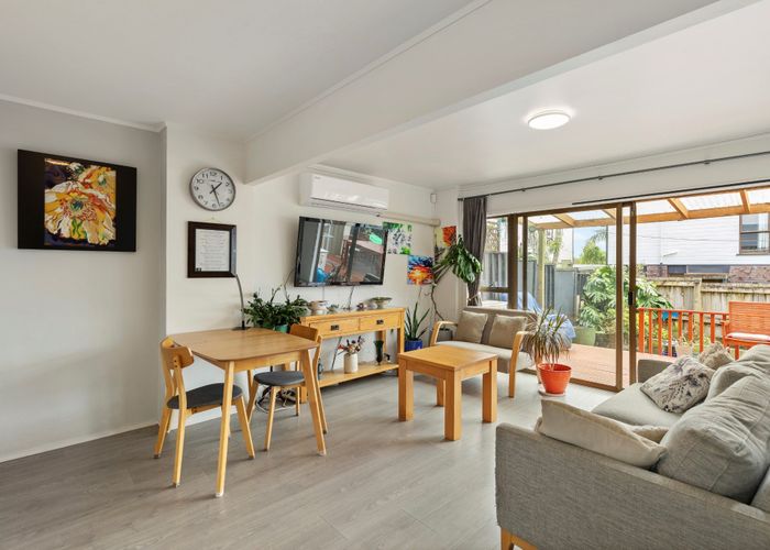 For sale 5/5 Koromiko Street, New Lynn, Waitakere City, Auckland