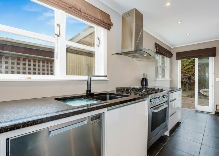 For sale 44 Airlie Road, Plimmerton, Porirua, Wellington homes.co.nz