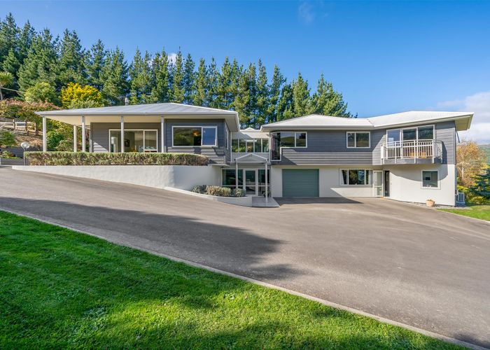 Free property data for 37 Flightys Road, Porirua homes.co.nz