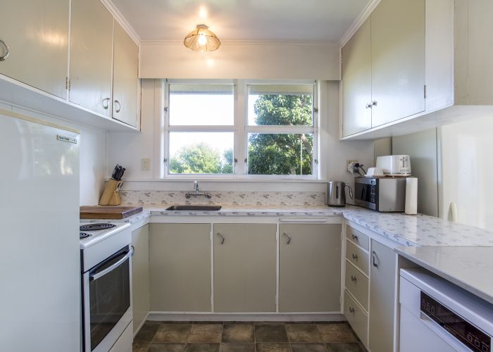 Free property data for 32 Porter Crescent, Helensville, Helensville