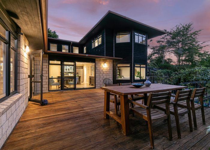 For sale 3 Oakford Park Crescent, Greenhithe, North Shore City