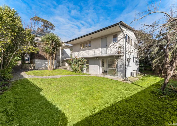 Free property data for 112 Awaroa Road, Sunnyvale, Auckland homes.co.nz