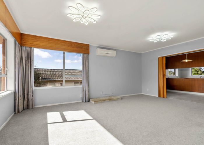 Free property data for 102 Sartors Avenue, Browns Bay, Auckland homes