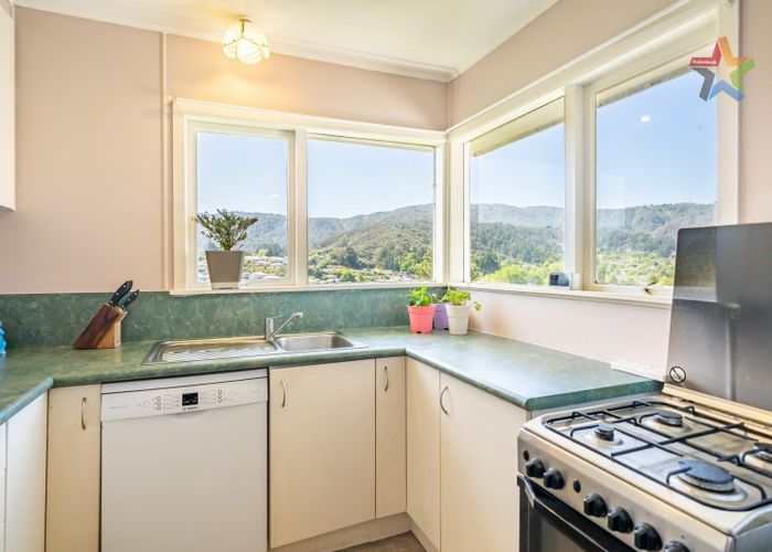 Free property data for 30 Logie Street, Stokes Valley, Lower Hutt