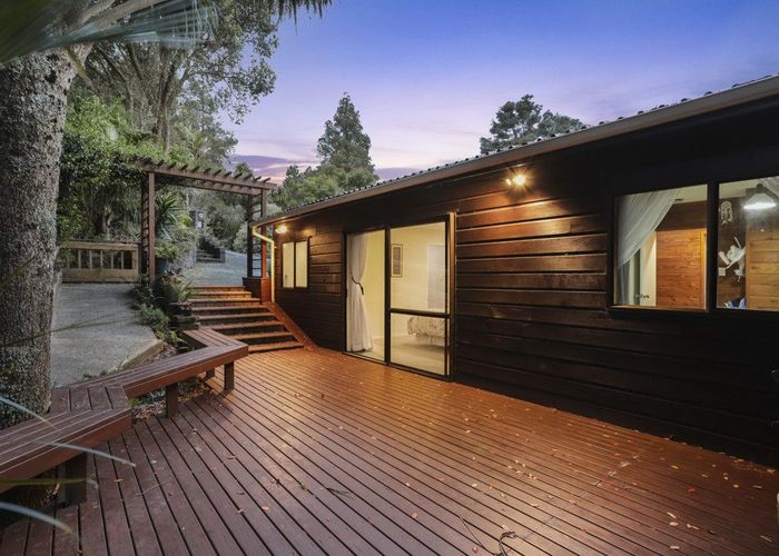 For sale 132 Woodlands Park Road, Titirangi, Waitakere City, Auckland