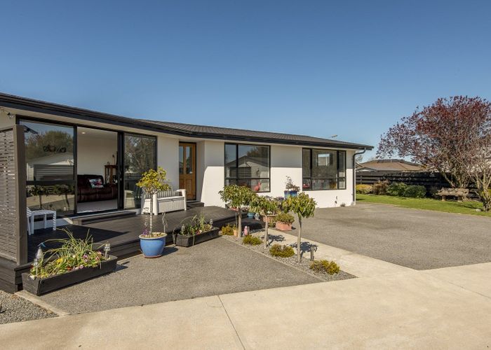 Free property data for 17 Farnborough Street, Aranui, Christchurch