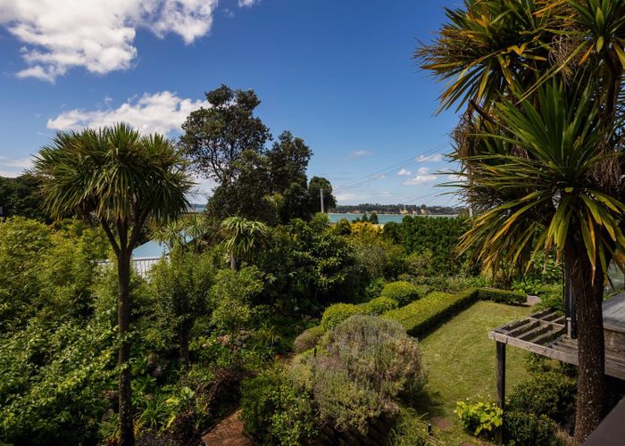 Free property data for 465 Riddell Road, Glendowie, Auckland homes.co.nz