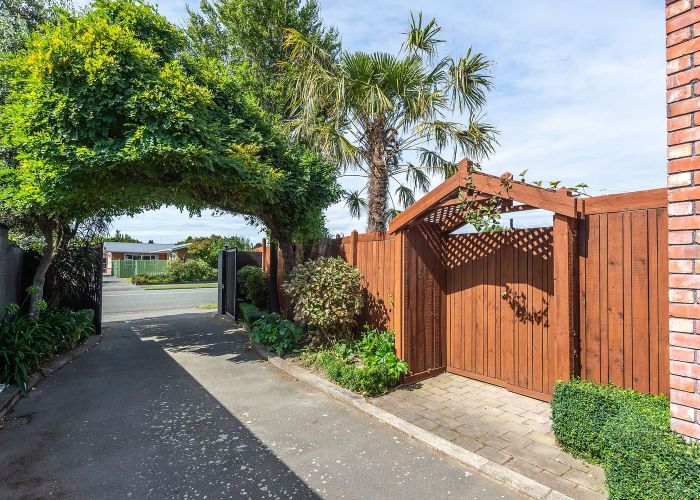 For rent 327 Avonhead Road, Avonhead, Christchurch City, Canterbury