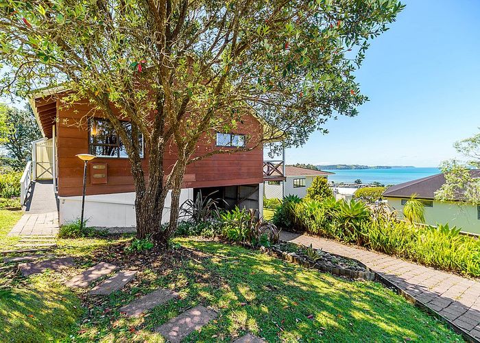 Free property data for 33 Merehai Place, Snells Beach homes.co.nz