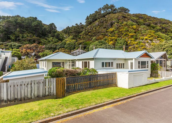 Free property data for 454 Muritai Road, Eastbourne, Lower Hutt homes