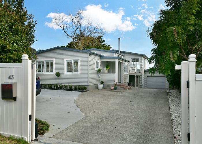 Free property data for 43 Tauhinu Road, Greenhithe, Auckland homes.co.nz