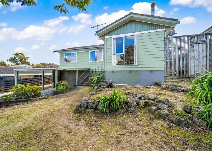 Free property data for 7 Cushla Place, Massey, Auckland homes.co.nz