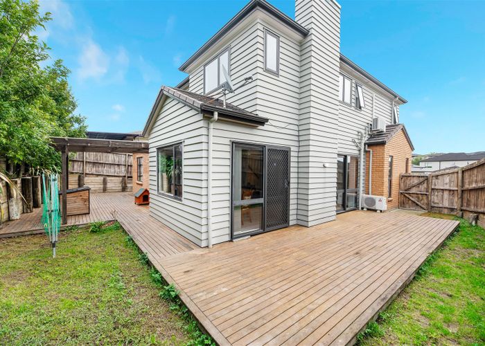 For sale 23 Midhurst Avenue, Henderson, Waitakere City, Auckland