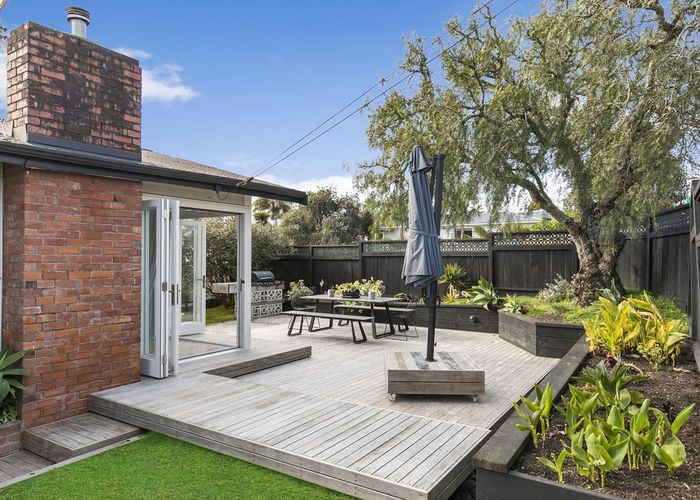 Free property data for 277 Rangatira Road, Beach Haven, Auckland