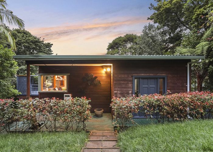 Recently sold 26 Kauri Point Road, Laingholm, Auckland homes.co.nz