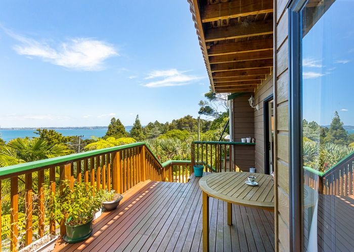 Free property data for 7 Kauri Point Road, Laingholm, Auckland homes