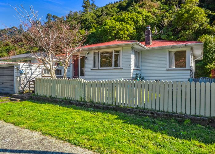 For sale 16 Sunny Grove, Wainuiomata, Lower Hutt, Wellington homes