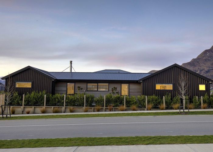 Free property data for 32 Howden Drive, Jacks Point homes.co.nz