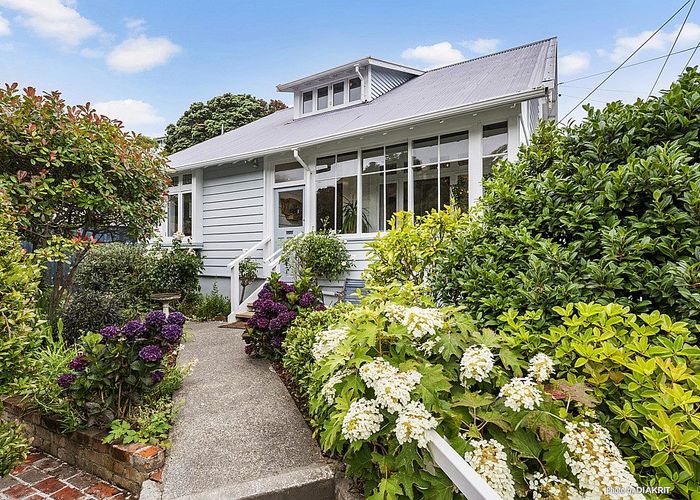 Free property data for 19 Glen Road, Kelburn, Wellington homes.co.nz