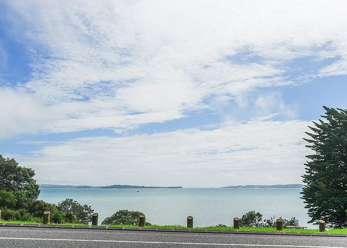 For rent 70 Marine Parade, Mellons Bay, Manukau City, Auckland