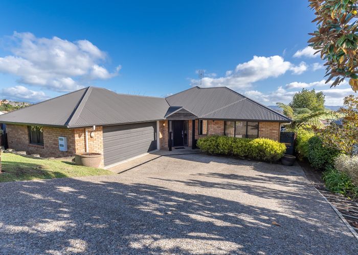 Free property data for 15 Tironui Terrace, Western Heights, Hamilton