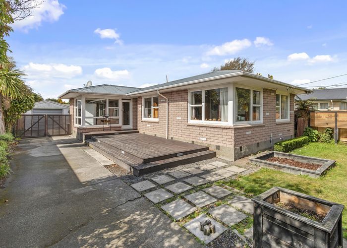 Free property data for 106 Avondale Road, Avondale, Christchurch