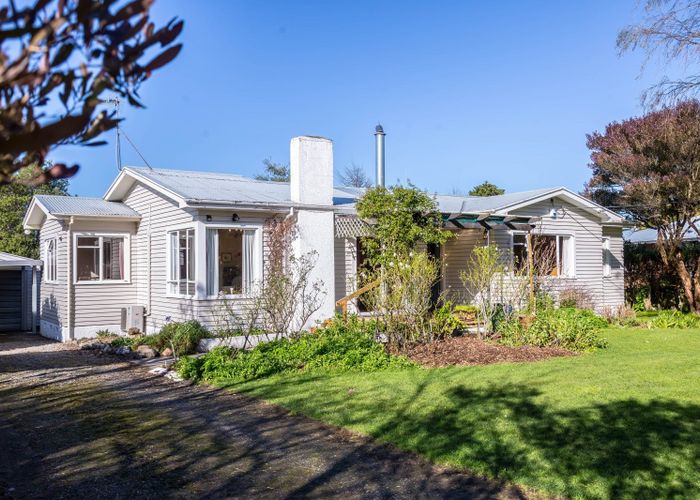 Free property data for 11 Kenward Crescent, Featherston homes.co.nz