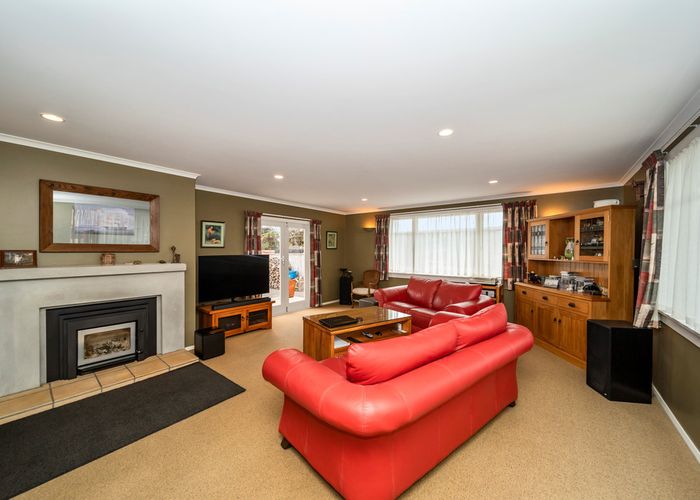 Free property data for 386 South Road, Omata, New Plymouth homes.co.nz