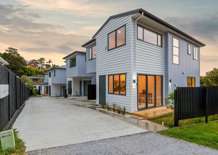 For sale 9A Penguin Drive, Murrays Bay, North Shore City, Auckland