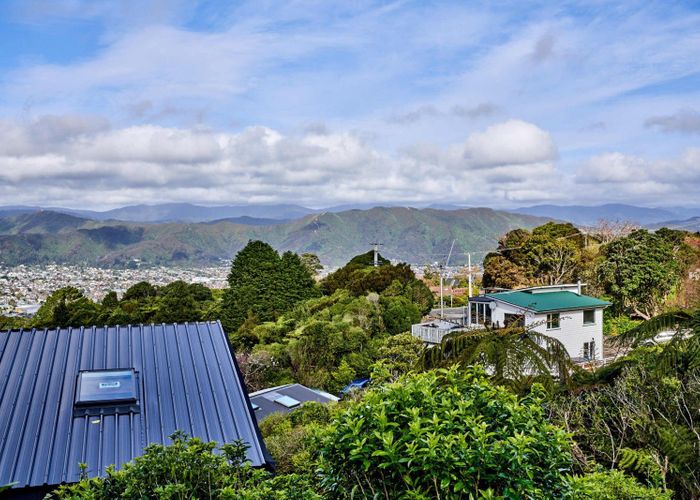 For sale 166b Normandale Road, Normandale, Lower Hutt, Wellington