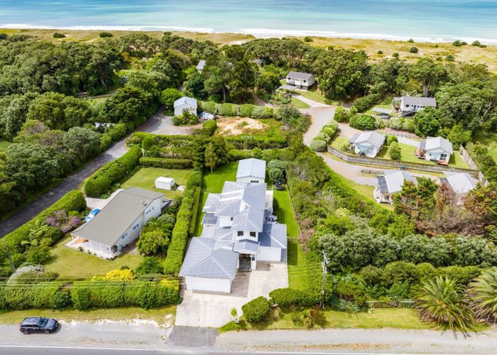 For sale 689 Cove Road, Waipu Cove, Whangarei, Northland homes.co.nz