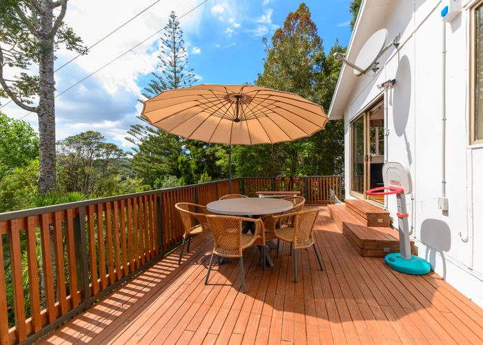 Free property data for 165 Laingholm Drive, Laingholm, Auckland homes